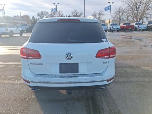 Used 2016 Volkswagen Touareg Sport image 7
