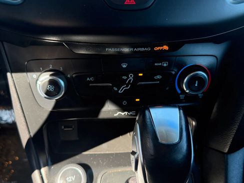 Used 2015 Ford Focus SE FWD image 26