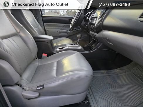 Used 2013 Toyota Tacoma PreRunner image 40