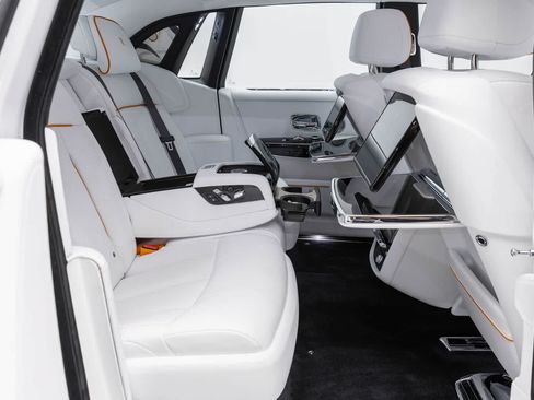 New 2027 Rolls-Royce Phantom Sedan RWD image 10