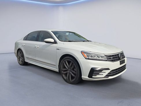 Used 2017 Volkswagen Passat 1.8T R-Line FWD image 9