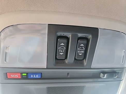 Certified 2025 Subaru Crosstrek 2.0i Premium image 17