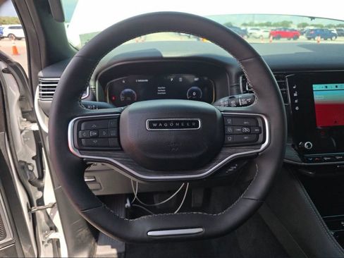 Used 2023 Jeep Wagoneer Series III w/ Convenience Group I RWD image 3