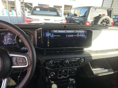 Used 2025 Jeep Wrangler Unlimited Sahara w/ Safety Group image 5