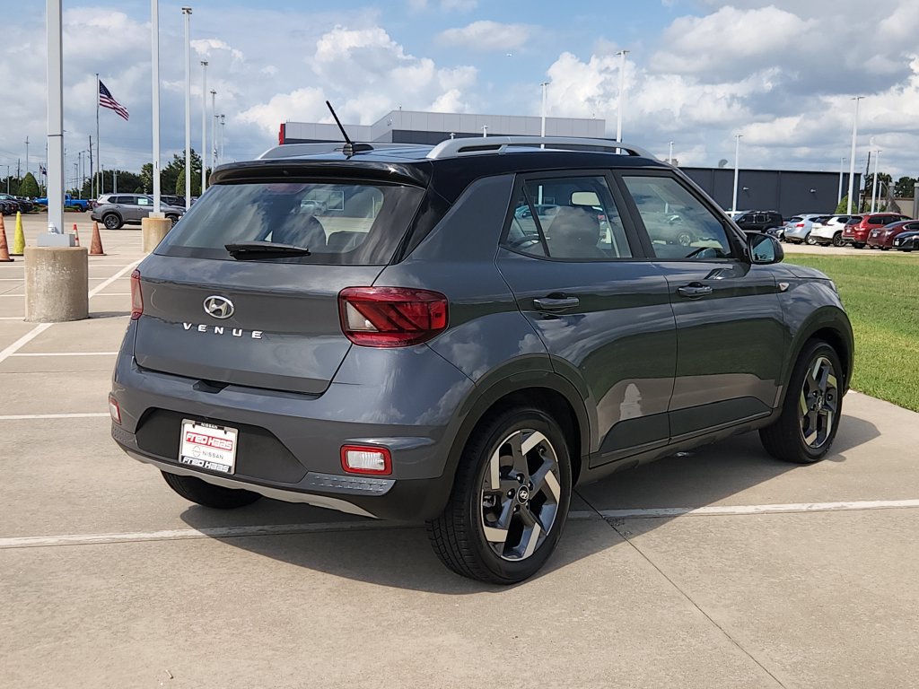 Used 2024 Hyundai Venue Limited FWD image 5