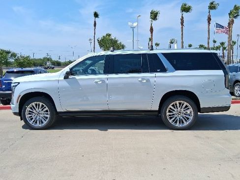 New 2026 Cadillac Escalade ESV Luxury RWD image 3