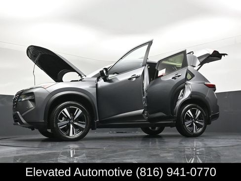 Used 2025 Nissan Rogue SL AWD/4WD image 37