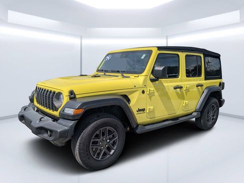 Used 2024 Jeep Wrangler Unlimited Sport AWD/4WD image 9
