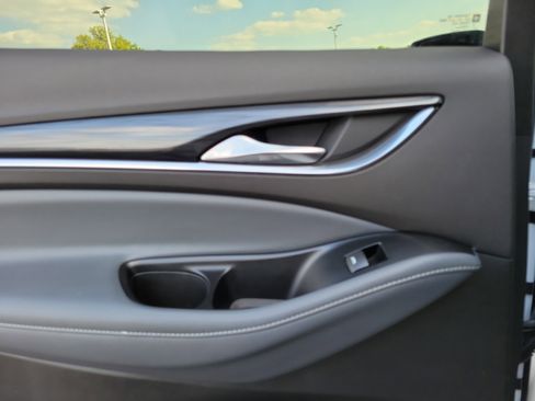 Used 2024 Buick Enclave Premium image 12