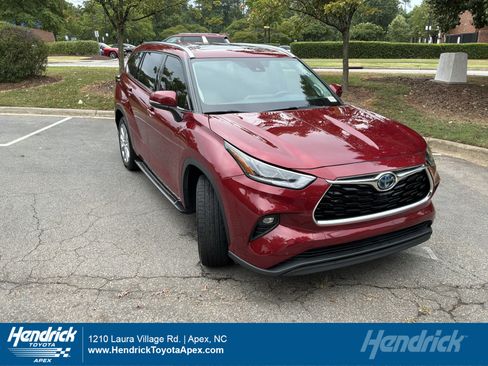 Used 2022 Toyota Highlander Limited FWD image 1
