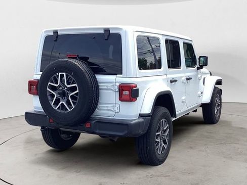 Used 2025 Jeep Wrangler Unlimited Sahara AWD/4WD image 5