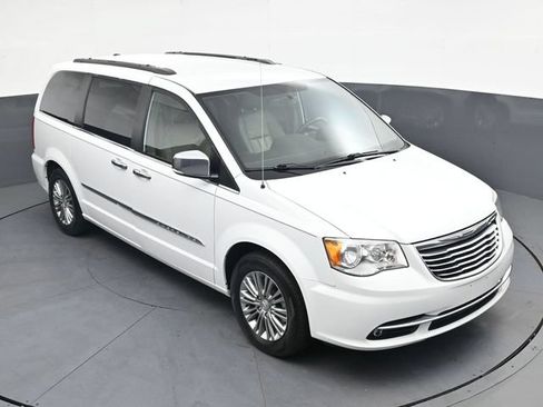 Used 2015 Chrysler Town & Country Touring-L w/ Driver Convenience Group FWD image 30