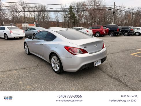 Used 2012 Hyundai Genesis 2.0T RWD image 4