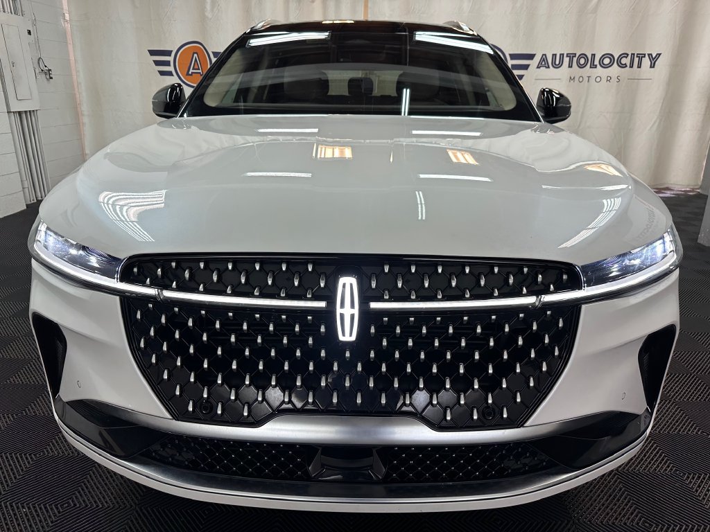 Used 2024 Lincoln Nautilus Reserve AWD/4WD image 3
