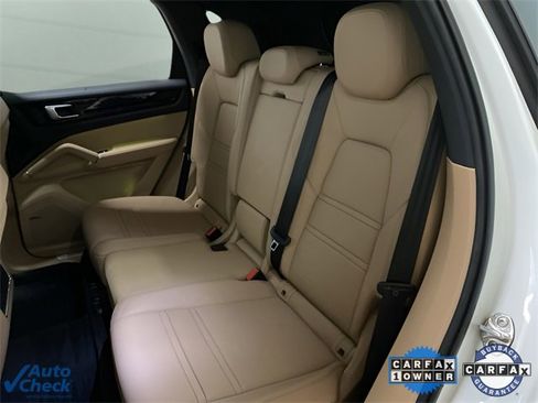 Used 2022 Porsche Cayenne w/ Premium Package image 68