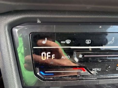 Certified 2023 Volkswagen Tiguan SE R-Line image 8