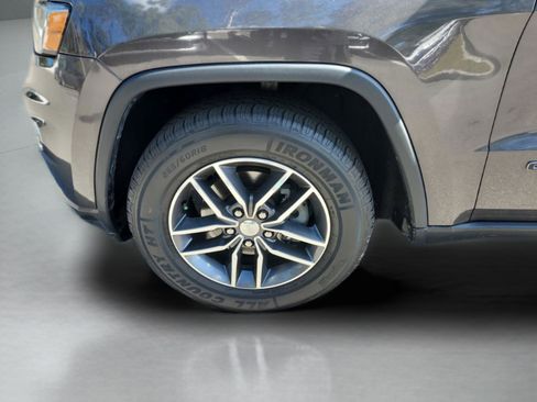 Used 2018 Jeep Grand Cherokee Limited image 25