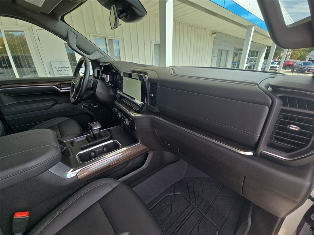 Used 2026 Chevrolet Silverado 1500 RST w/ Redline Edition AWD/4WD image 28