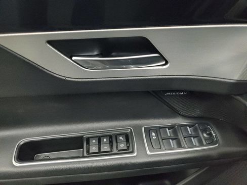 Used 2016 Jaguar XF Premium image 10