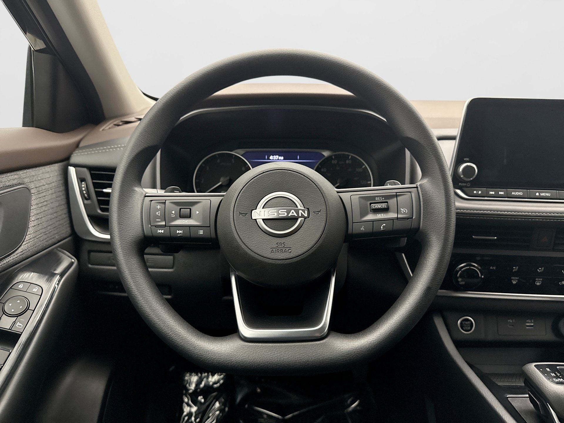 Used 2023 Nissan Rogue S AWD/4WD image 12