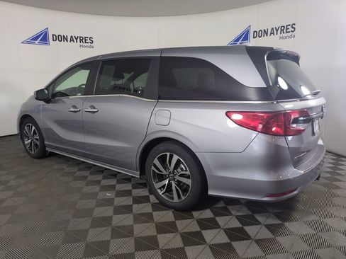 Used 2024 Honda Odyssey Touring image 3