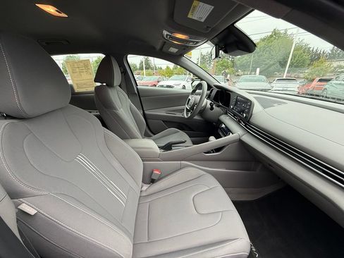 Certified 2023 Hyundai Elantra SEL FWD image 18