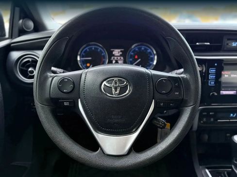 Used 2019 Toyota Corolla LE image 24