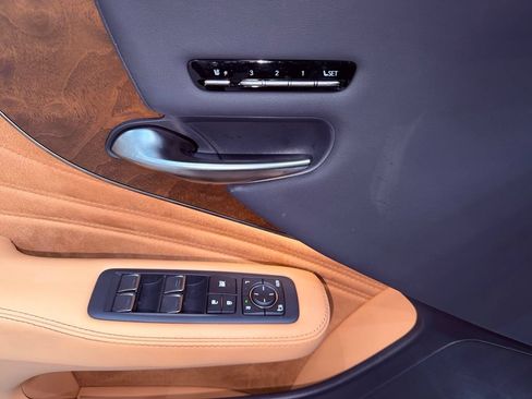 Used 2024 Lexus LS 500 RWD image 18