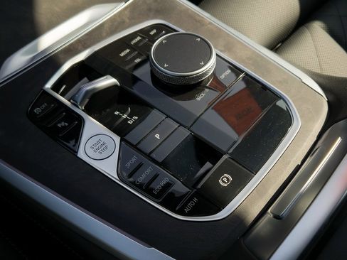 Used 2025 BMW X5 sDrive40i w/ Parking Assistance Package image 15