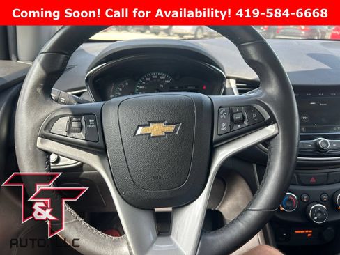 Used 2018 Chevrolet Trax LT w/ LT Convenience Package FWD image 9