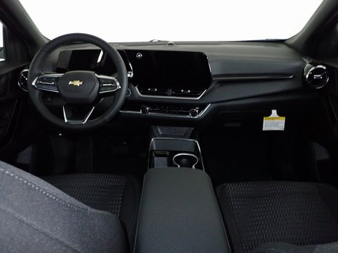 New 2025 Chevrolet Equinox LT w/ Safety and Technology Package image 17