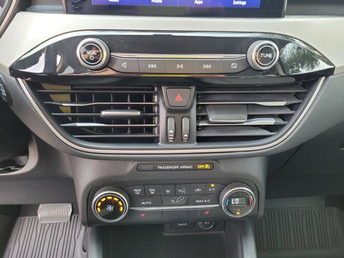 Certified 2020 Ford Escape SE image 19