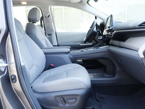 Used 2024 Toyota Sienna Limited AWD/4WD image 21