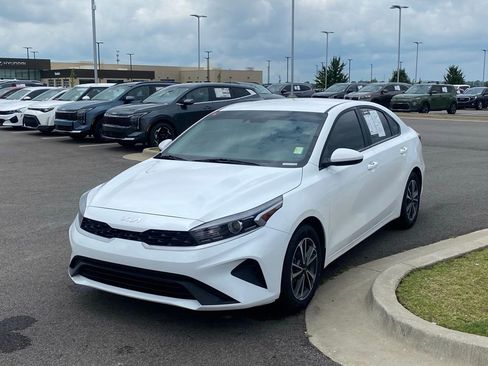 Certified 2024 Kia Forte LXS FWD image 3