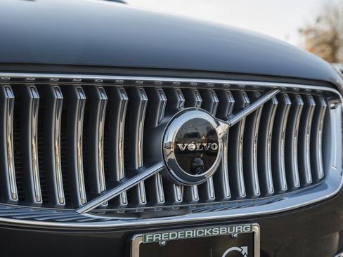 Certified 2023 Volvo XC90 B6 Plus image 12