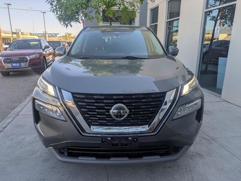 Used 2021 Nissan Rogue SV FWD image 2
