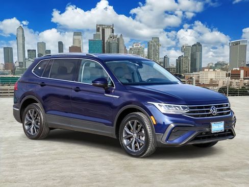 Certified 2023 Volkswagen Tiguan SE FWD image 3
