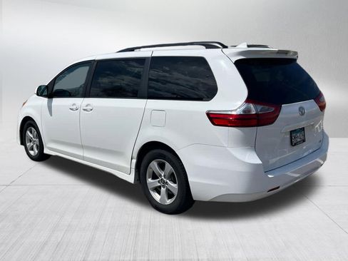 Certified 2018 Toyota Sienna LE w/ Carpet Mat Package FWD image 4