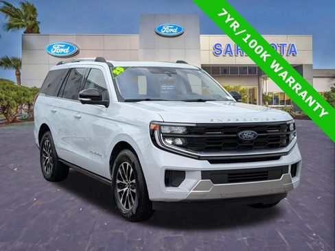 Certified 2025 Ford Expedition Platinum AWD/4WD image 1