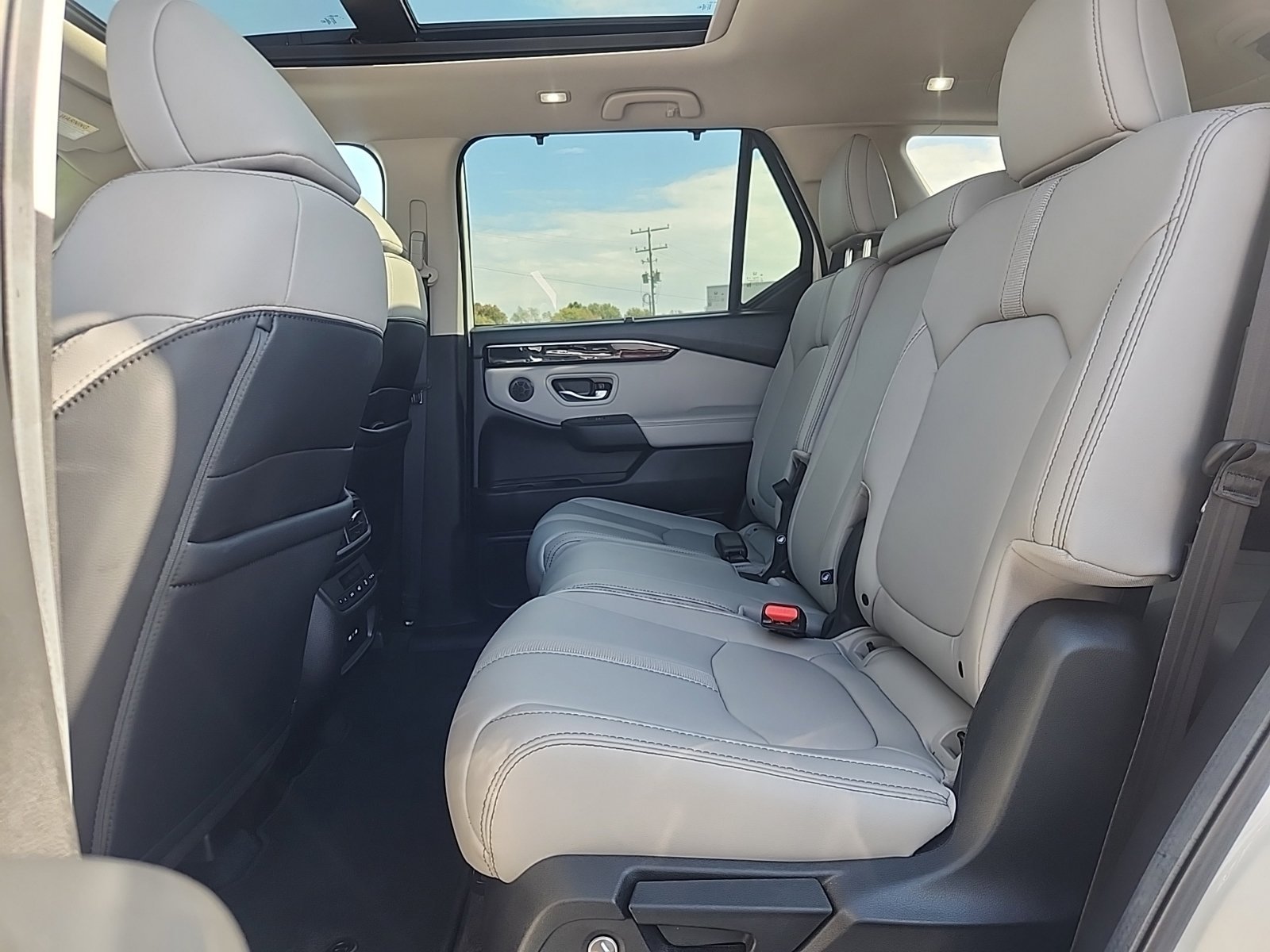 Used 2025 Honda Pilot Touring image 34