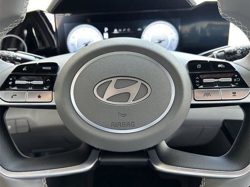 Used 2024 Hyundai Elantra SEL w/ Convenience Package image 9