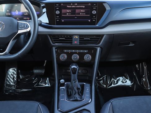 Used 2023 Volkswagen Taos SE image 13