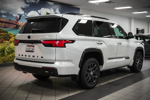 Used 2024 Toyota Sequoia Platinum AWD/4WD image 6