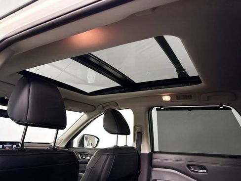 Used 2023 Nissan Pathfinder Platinum image 33