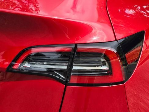 Used 2023 Tesla Model Y 2WD image 31