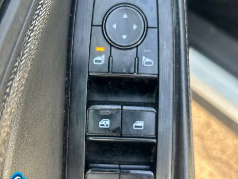 Used 2022 Nissan Rogue S FWD image 17