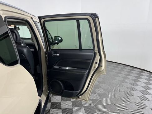 Used 2017 Jeep Compass Latitude AWD/4WD image 31
