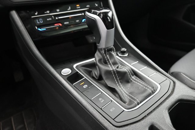 Used 2025 Volkswagen Jetta SE FWD image 25