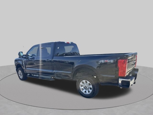 Used 2024 Ford F250 XLT AWD/4WD image 3