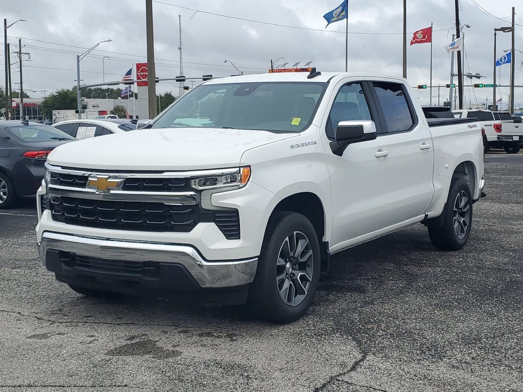 Used 2023 Chevrolet Silverado 1500 LT AWD/4WD image 2